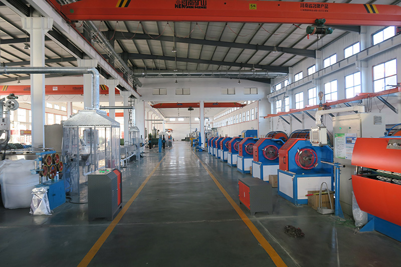 爬山虎線纜公司實(shí)驗(yàn)室以及檢驗(yàn)車間拍攝(圖5) 爬山虎線纜公司實(shí)驗(yàn)室以及檢驗(yàn)車間拍攝(圖5)